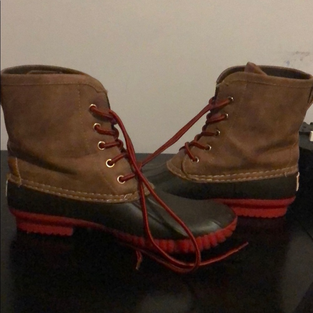 Duck boots